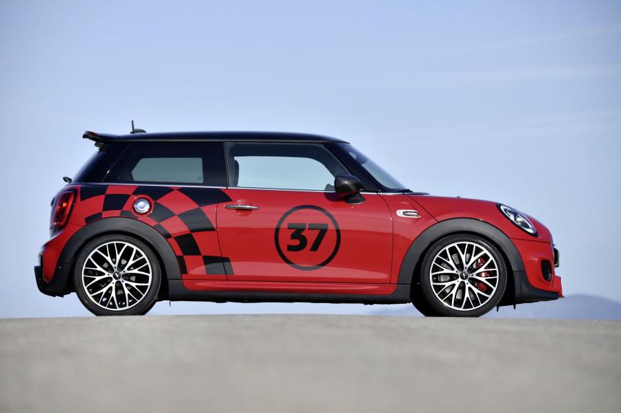  Mini Cooper S JCW Accessorized 2015 года  (фото 5 из 7)